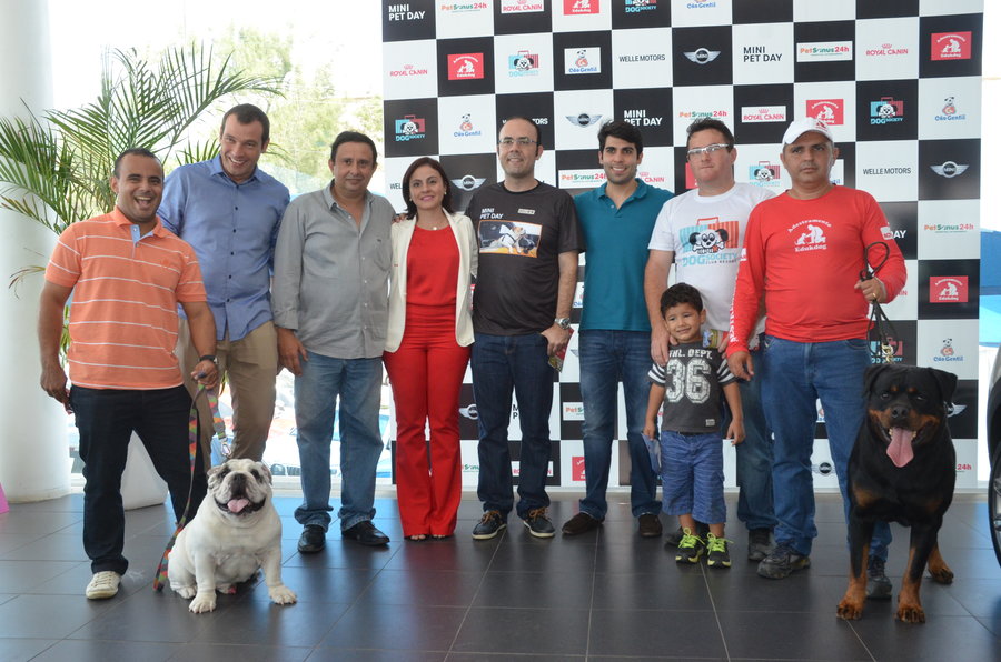 Welle Motors promove Mini Pet Day