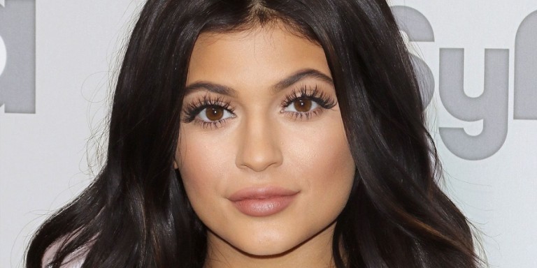 Kylie Jenner lança nova linha de maquiagem