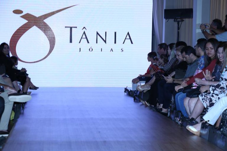 Tânia Jóias apresentou desfile privê de sua nova coleção de jóias e relógios