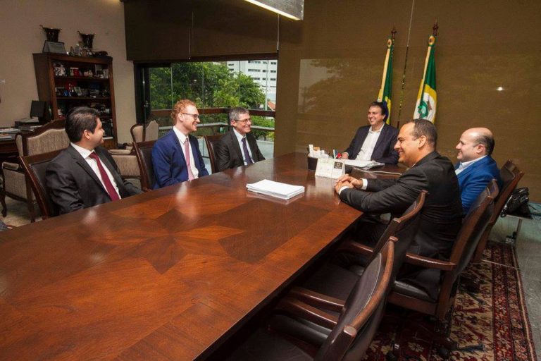 camilo santana e roberto claudio reuniram-se com representantes da fraport