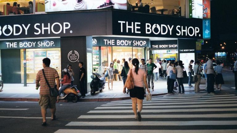 NATURA COMPRA A BRITÂNICA THE BODY SHOP