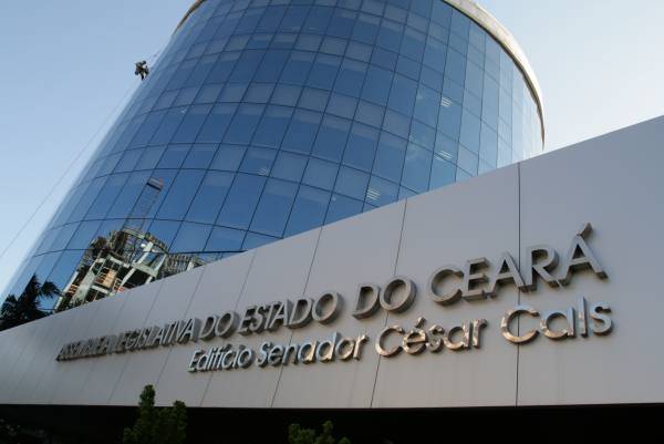 Assembleia Legislativa do Ceará autorizou um empréstimo para pagamento de dívida