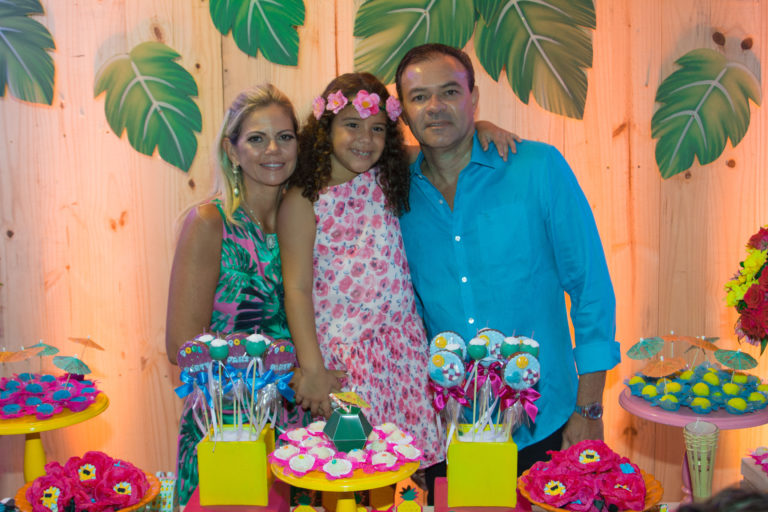 Guilherme Fujita Neto e Layla comemoram o niver da herdeira Anik Fujita