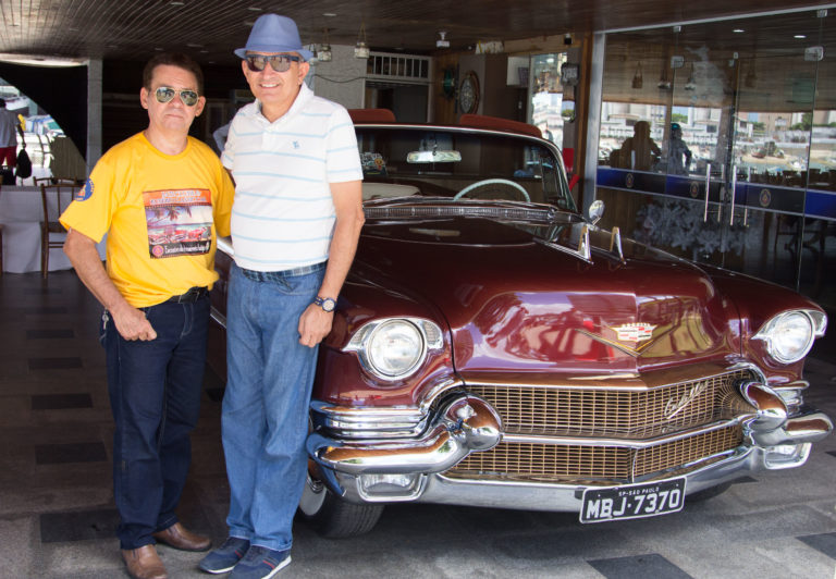 Encontro reúne carros antigos no Iate Clube de Fortaleza