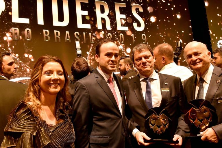 Lauro Fiúza recebe Prêmio Líderes do Brasil 2019, em São Paulo