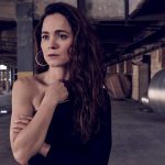 Brasileira Alice Braga é A Protagonista De ‘A Rainha Do Sul’