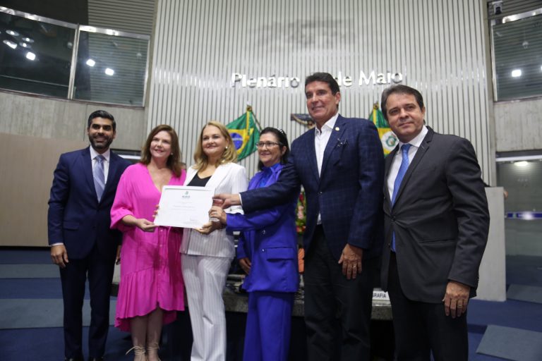 UNIFOR Da Fundação Edson Queiroz Recebe Homenagem