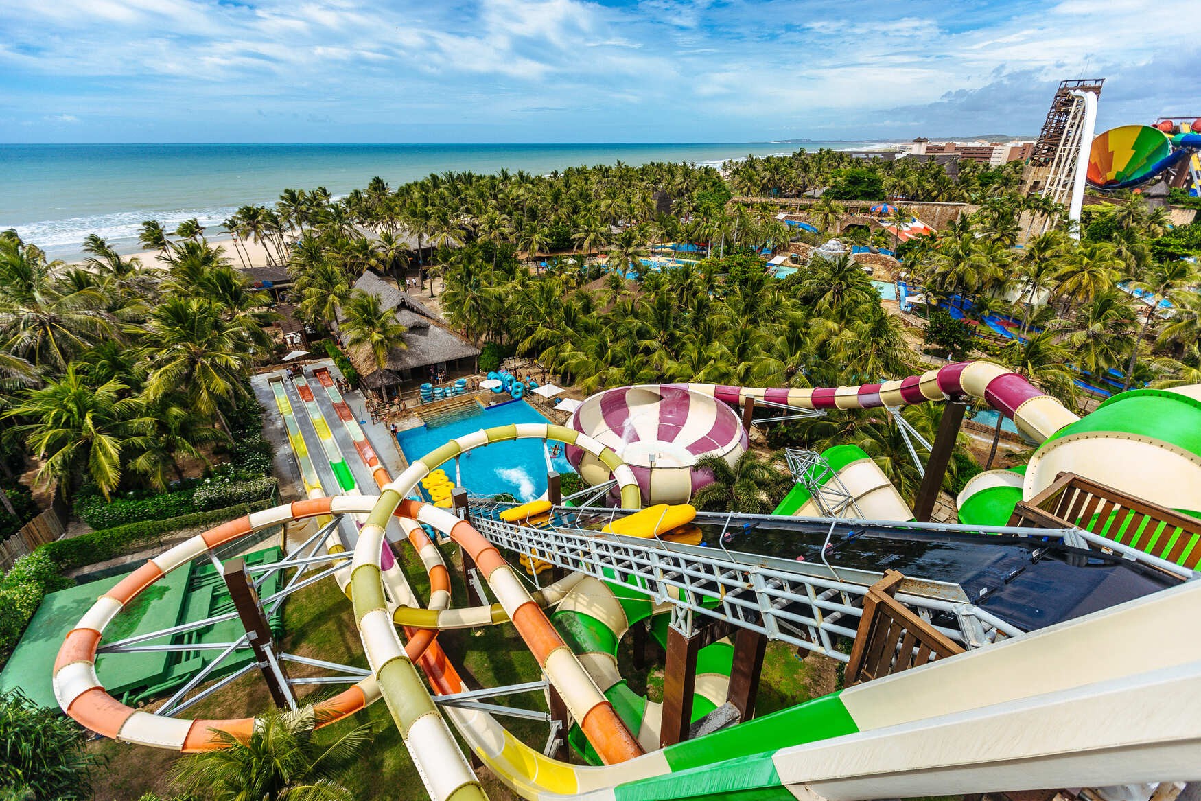 Beach Park oferece condições especiais em hospedagem com aéreo incluso e ingressos para o Aqua Park